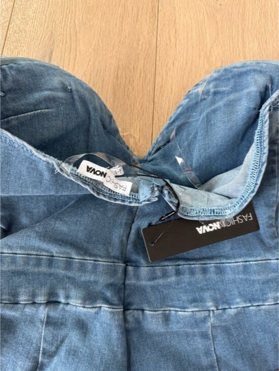 Fashion Nova Feeling Twirly Denim Jumpsuit Medium Wash Small Strapless Wide Leg - Picture 9 of 9